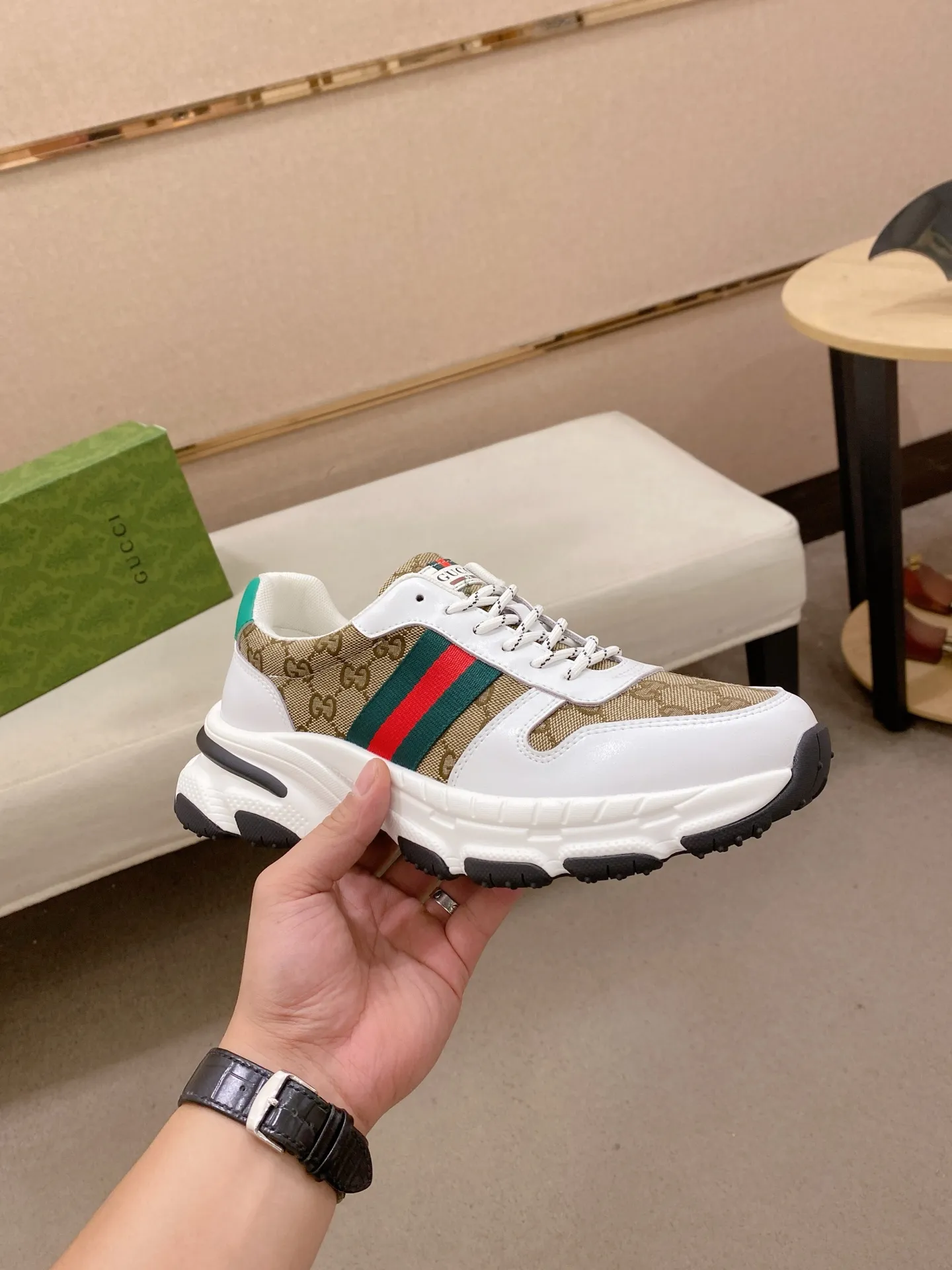 Men's Men's Shoes 442💰 High-quality new GUCCI counters are on the market at the same time. The new men's shoes, 😘fabrics are selected from imported cowhide, and the lining is sheepskin lining. 👍🏿 High-end ☄️ air-cushion molded anti-slip rubber outsole, exquisite lines, simple and elegant, comfortable and high-end for leisure travel. Code number: 38 to 44 (45 can be customized and cannot be returned or exchanged)